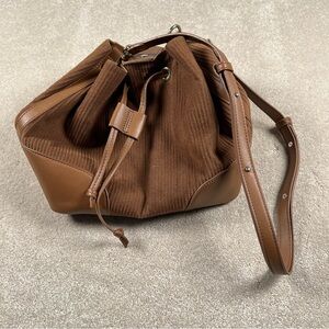 Isaac Mizrahi Brown Bucket Bag Cinch Top Camel Color Ribbed